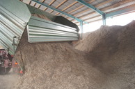 Sida chopped material during dumping in the storage hall (large cubatures, low bulk density).